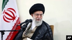 خامنہ ای عدالتی حکام سے ملاقات میں گفتگو کر رہے ہیں۔